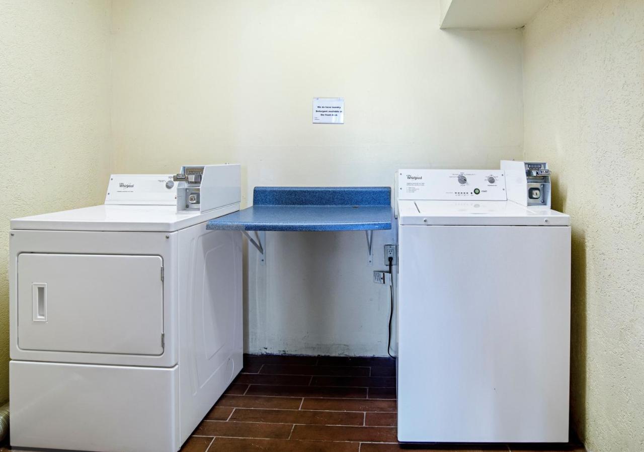 Red Roof Inn & Suites Greenwood, Sc Bagian luar foto