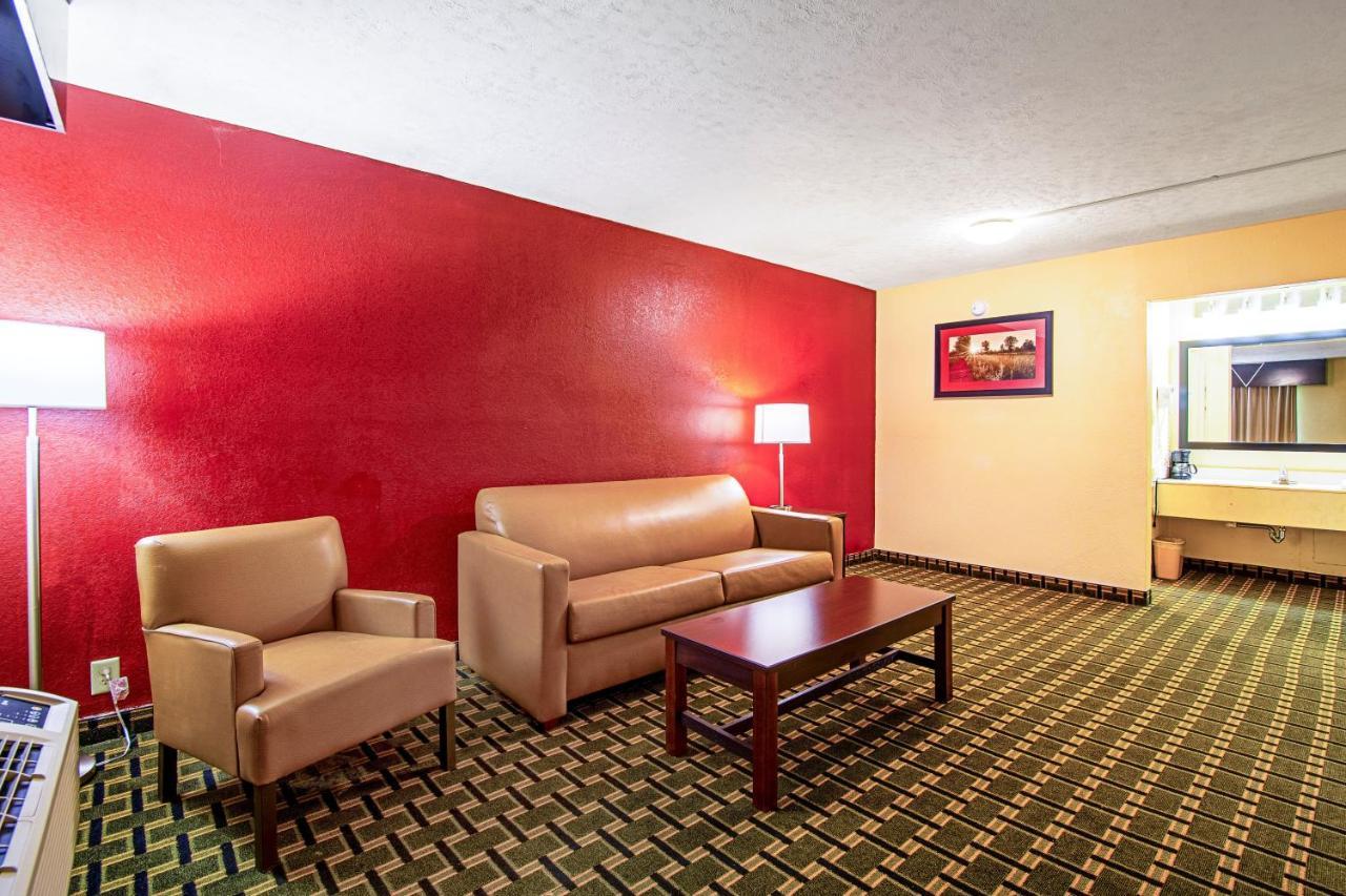 Red Roof Inn & Suites Greenwood, Sc Bagian luar foto