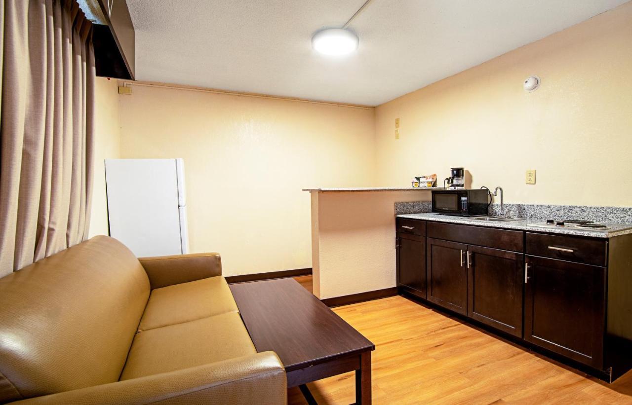 Red Roof Inn & Suites Greenwood, Sc Bagian luar foto