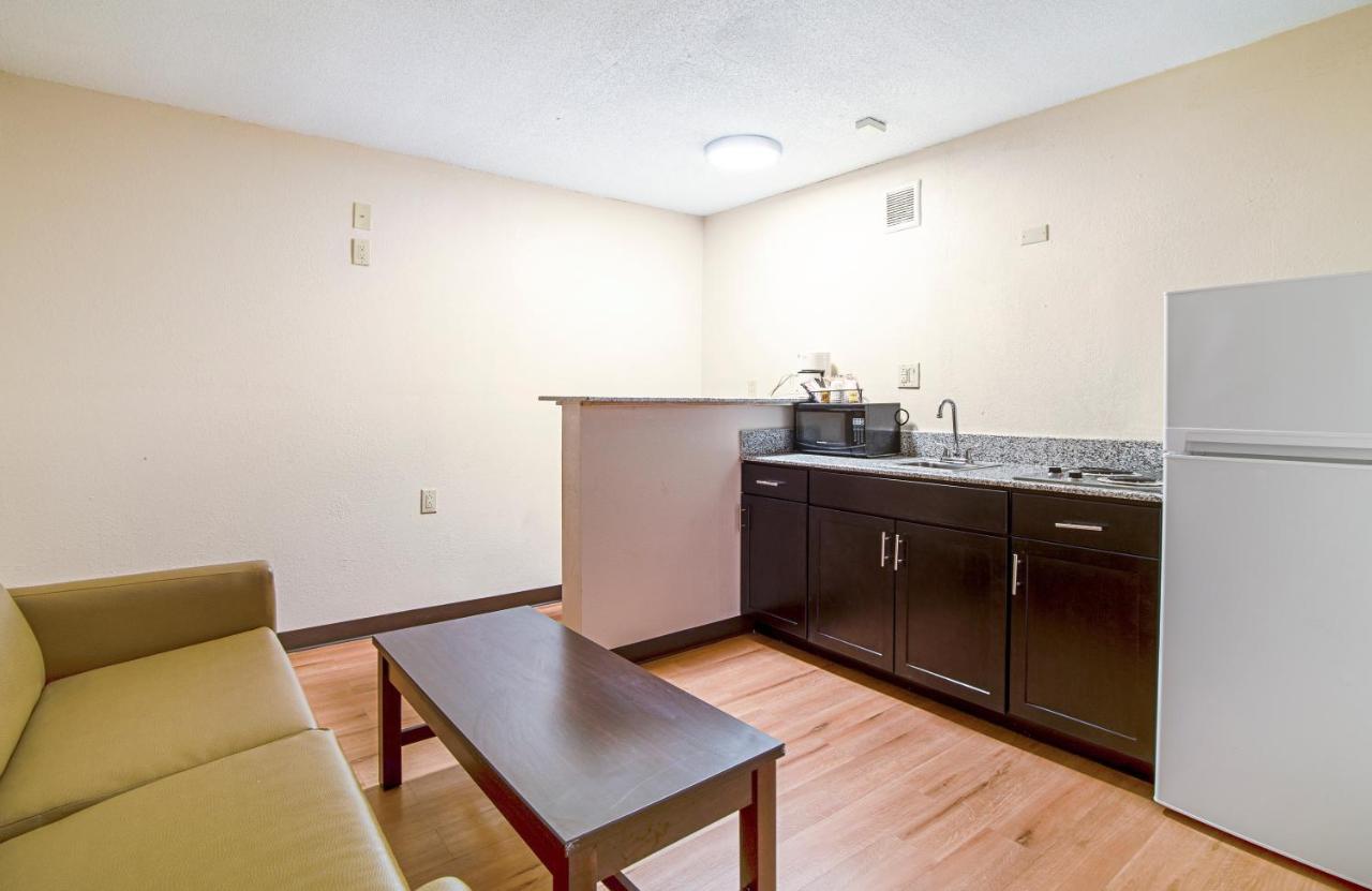 Red Roof Inn & Suites Greenwood, Sc Bagian luar foto