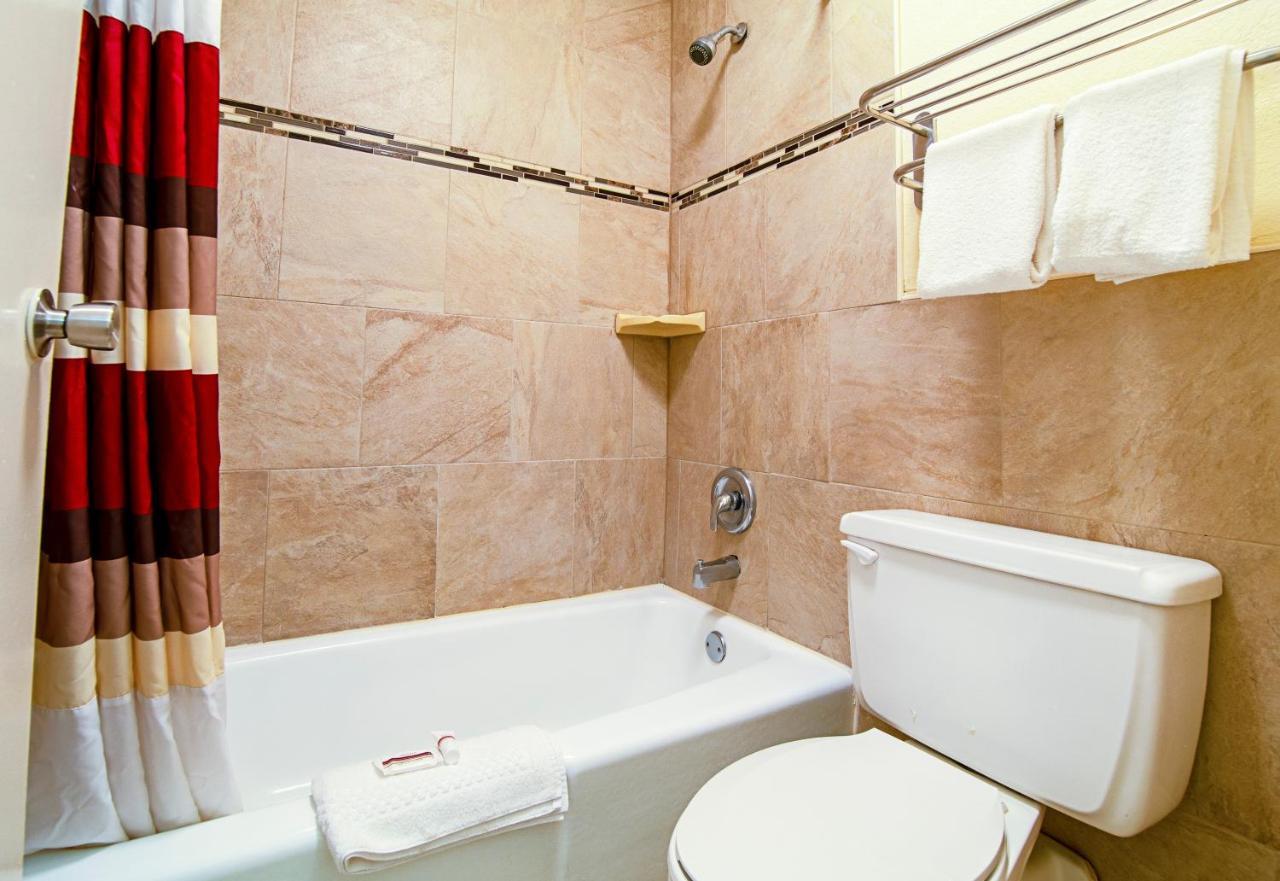 Red Roof Inn & Suites Greenwood, Sc Bagian luar foto