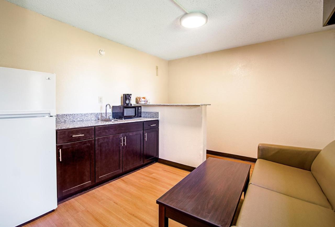 Red Roof Inn & Suites Greenwood, Sc Bagian luar foto