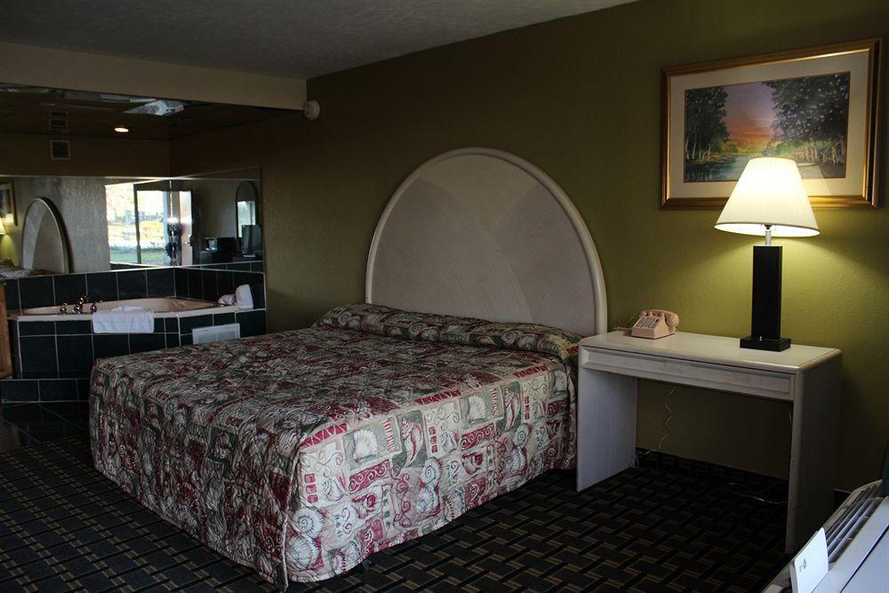 Red Roof Inn & Suites Greenwood, Sc Bagian luar foto