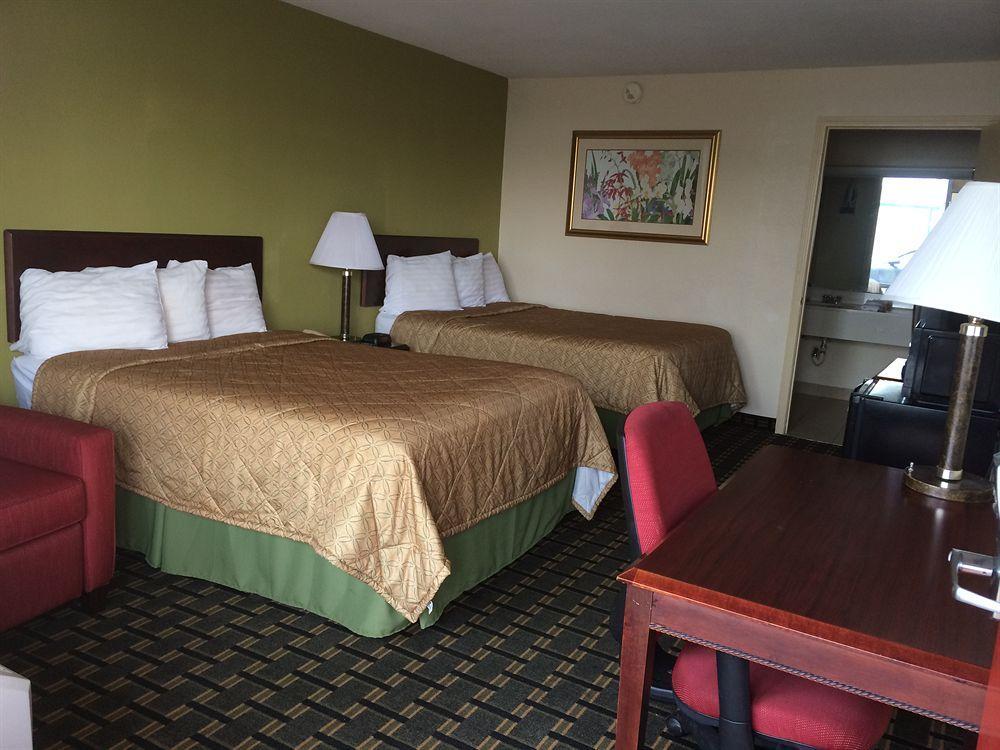 Red Roof Inn & Suites Greenwood, Sc Bagian luar foto