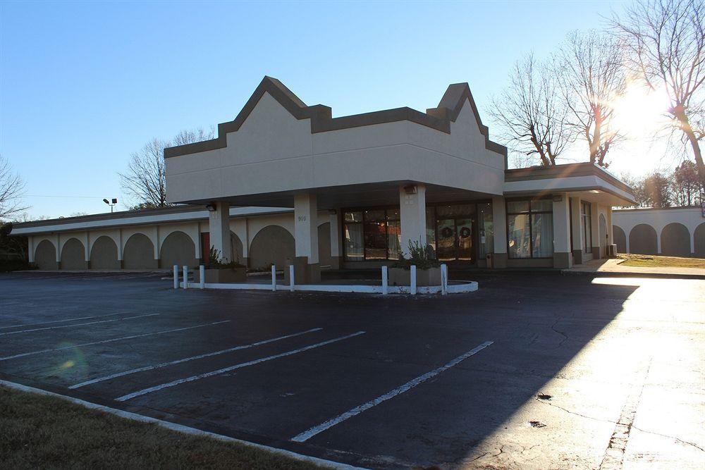 Red Roof Inn & Suites Greenwood, Sc Bagian luar foto