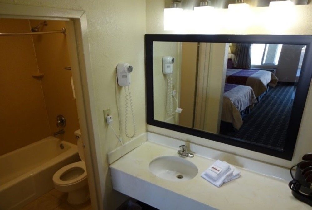 Red Roof Inn & Suites Greenwood, Sc Bagian luar foto