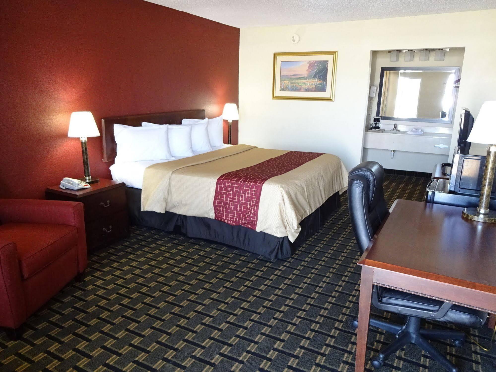 Red Roof Inn & Suites Greenwood, Sc Bagian luar foto