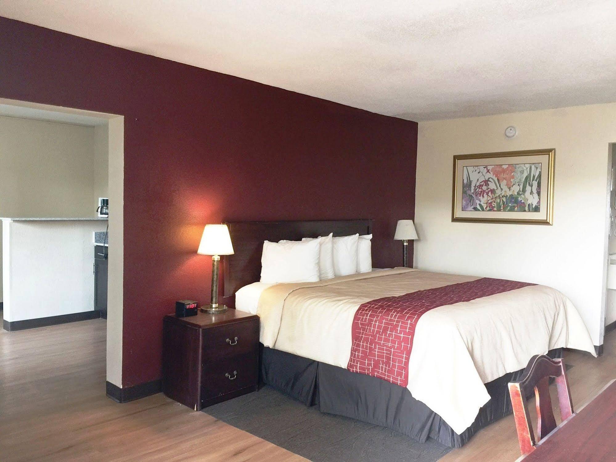 Red Roof Inn & Suites Greenwood, Sc Bagian luar foto